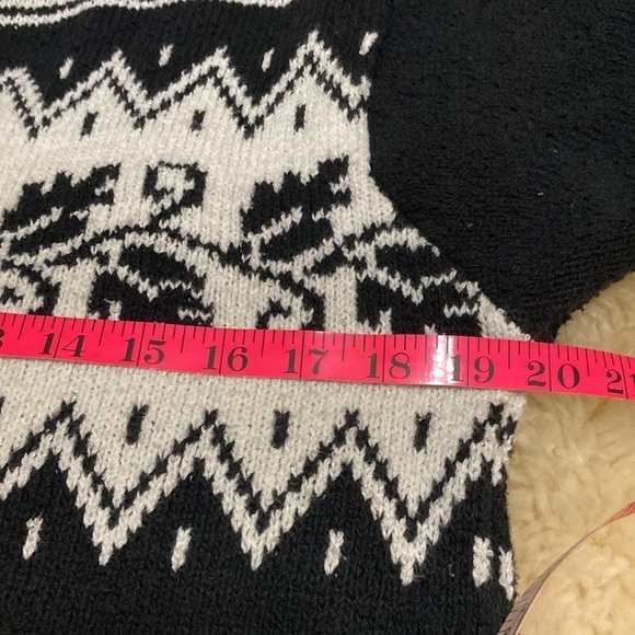 Liz wear black and white size s sweater - Picture 4 of 5